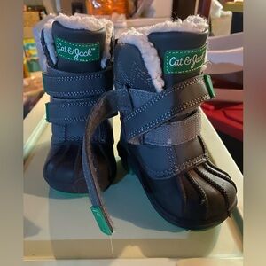 Cat and Jack snow boots size 5